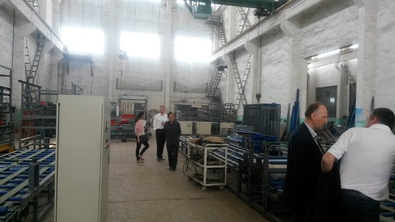 Máquina de moldeado de láminas de techo de espesor ajustable, máquina de fabricación de baldosas de extrusión de rodillos