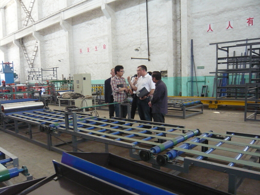 Máquina de moldeado de láminas de techo de espesor ajustable, máquina de fabricación de baldosas de extrusión de rodillos