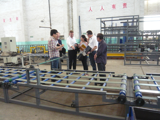 Máquina de moldeado de láminas de techo de espesor ajustable, máquina de fabricación de baldosas de extrusión de rodillos