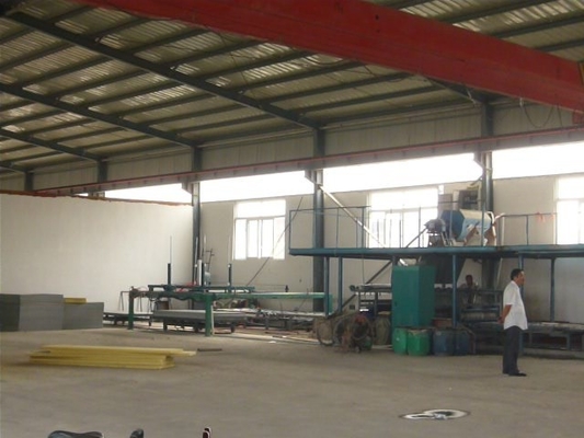 Máquina para la fabricación de azulejos de techo con perfil de vidrio de color de fibra de cemento para la construcción de edificios