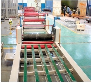 1200 mm Línea de producción de placas de fibra de cemento para placas de arena de cuarzo Densidad 1.2-1.6g/Cm3