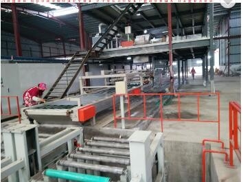 La máquina prefabricada del panel de bocadillo de la casa EPS, cementa el bocadillo automático que hace la máquina